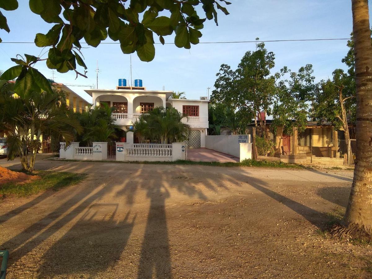 Casa Caribe Star Hotel Playa Larga Exterior photo